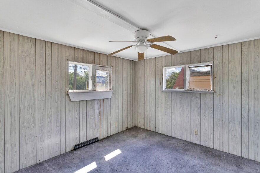 More Photos Of 110 E Pennsylvania Ave, New Stanton General Retail For Sale