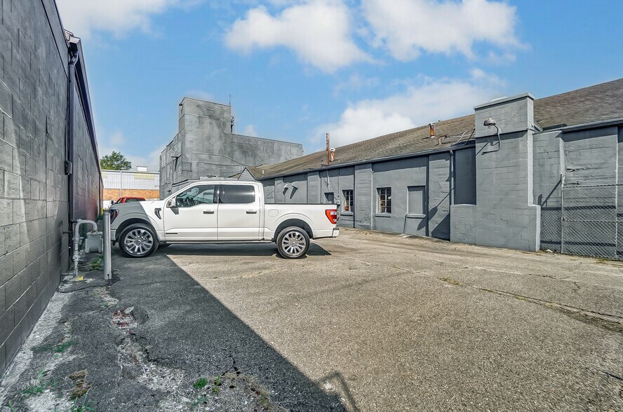 More Photos Of 203 S Wittenberg Ave, Springfield Industrial For Sale