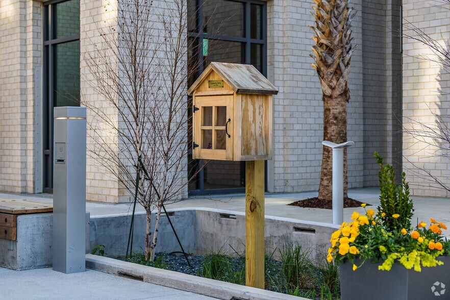 More Photos Of 838 Morrison Dr, Charleston Apartments For Lease