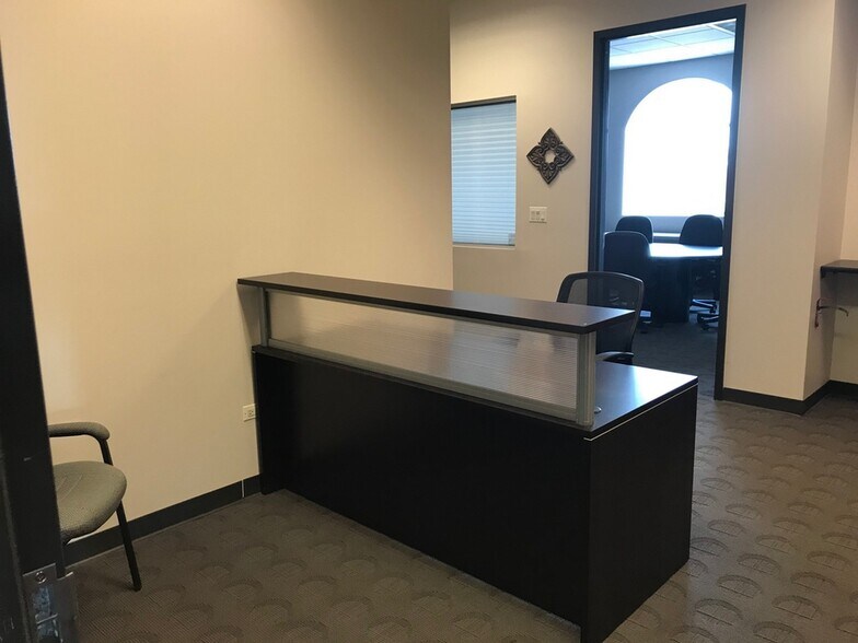 More Photos Of 9 Crystal Lake Rd, Lake In The Hills Office For Lease