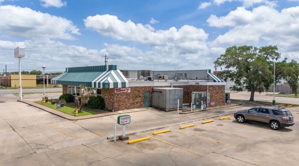 More Photos Of 4201 N Navarro St, Victoria Fast Food For Sale