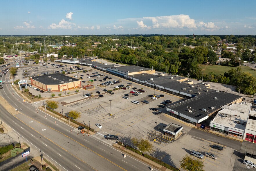 More Photos Of 492-790 N Us Highway 67, Florissant Storefront For Lease