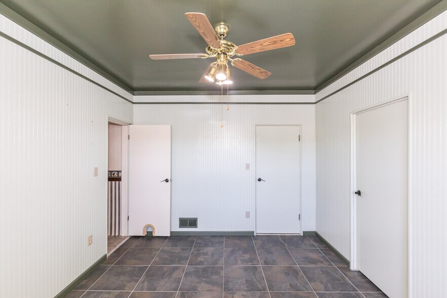 More Photos Of 131 Copenhaver St, Marion Shelter For Sale