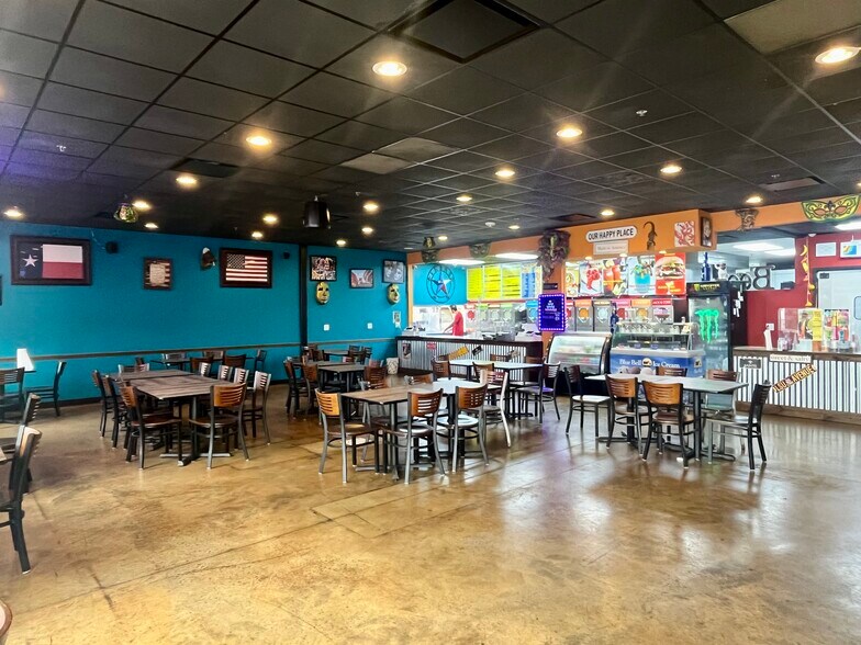 More Photos Of 3052 N Eastman Rd, Longview Freestanding For Lease