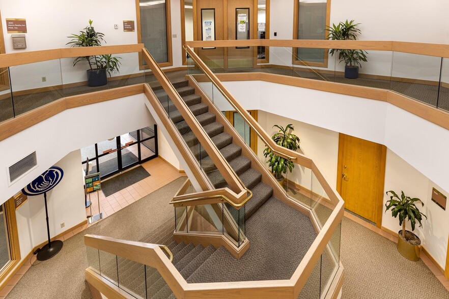More Photos Of 10001-10117 SE Sunnyside Rd, Clackamas Office For Lease
