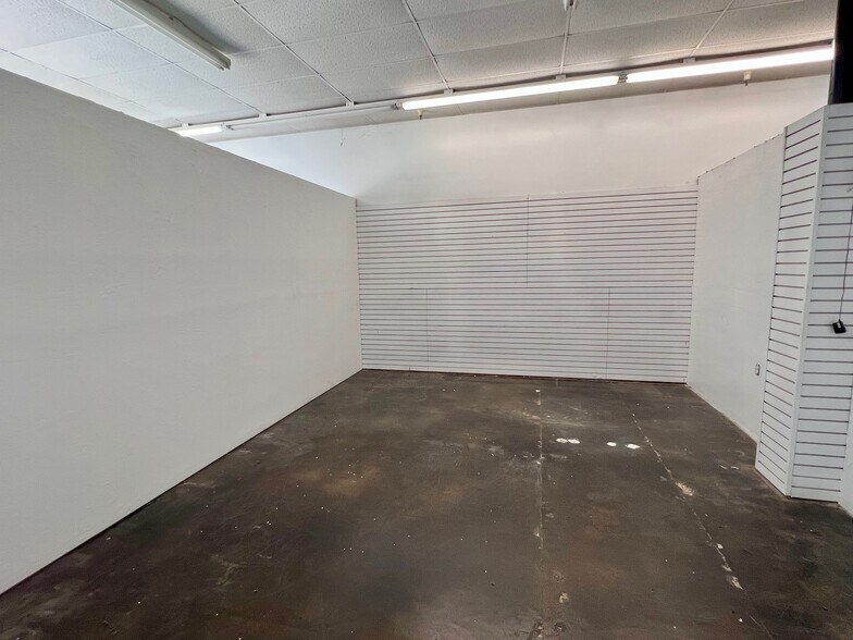 More Photos Of 3010-3012 N 14th St, Ponca City Storefront For Lease