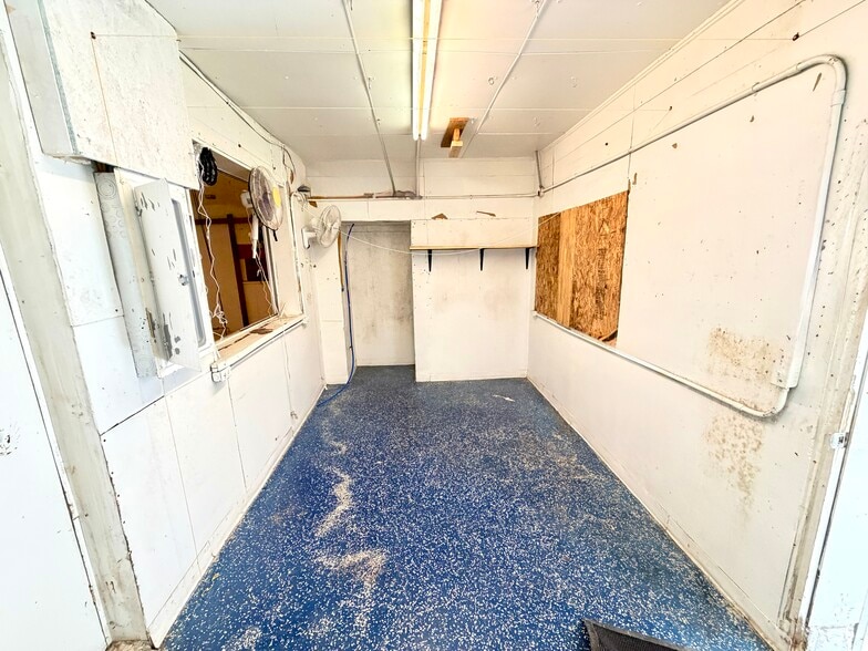 More Photos Of 35 Wells St, Croswell Freestanding For Sale