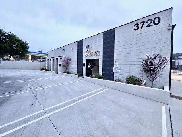 Primary Photo Of 3720 Clifton Pl, Montrose Flex For Lease