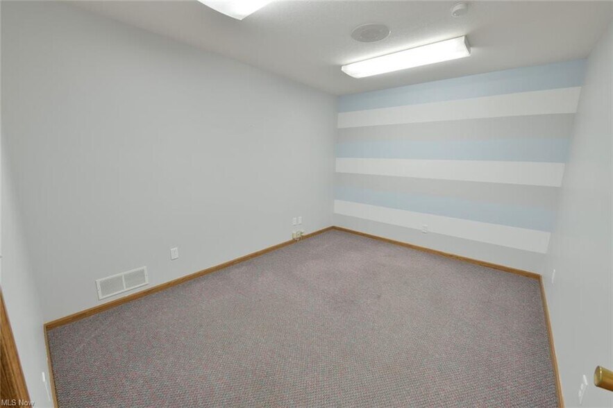 More Photos Of 151 S Kennebec Ave, Mcconnelsville Office For Lease