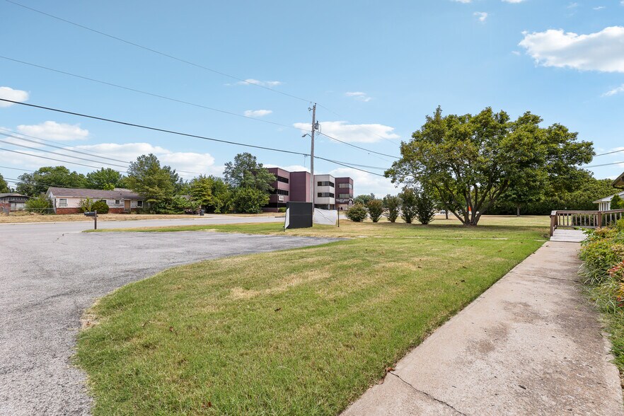 More Photos Of 930 W Main St, Jenks Medical For Sale