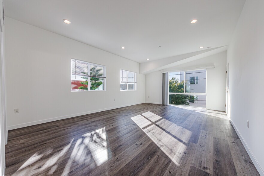 More Photos Of 1121 N Berendo St, Los Angeles Multifamily For Sale