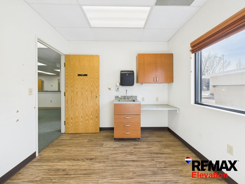 More Photos Of 156 N 6th St, Basin Office For Lease