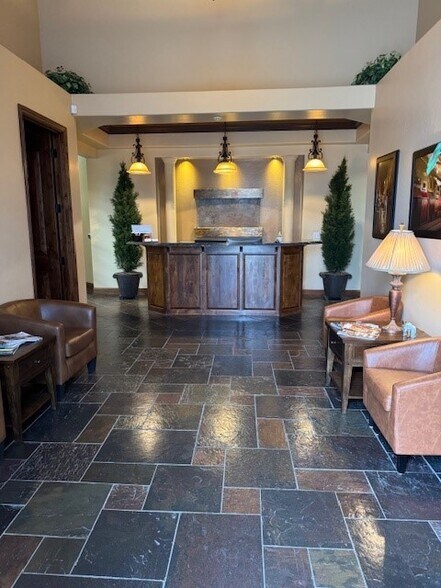 More Photos Of 303 E Caldwell Ave, Visalia Office For Sale