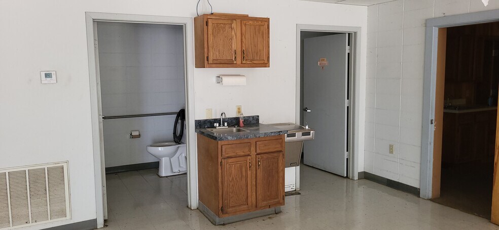 More Photos Of 520 33rd St, Gulfport Office For Sale