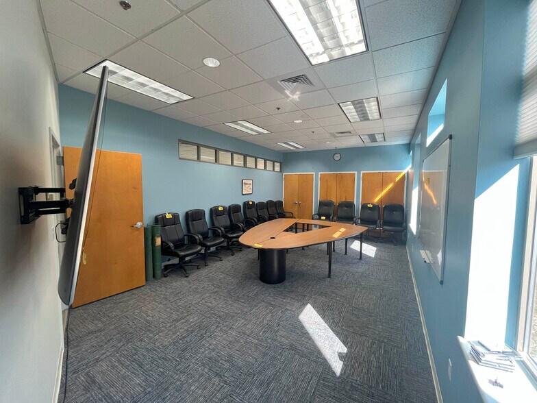 More Photos Of 170 Pleasant St, Rockland Office For Sale