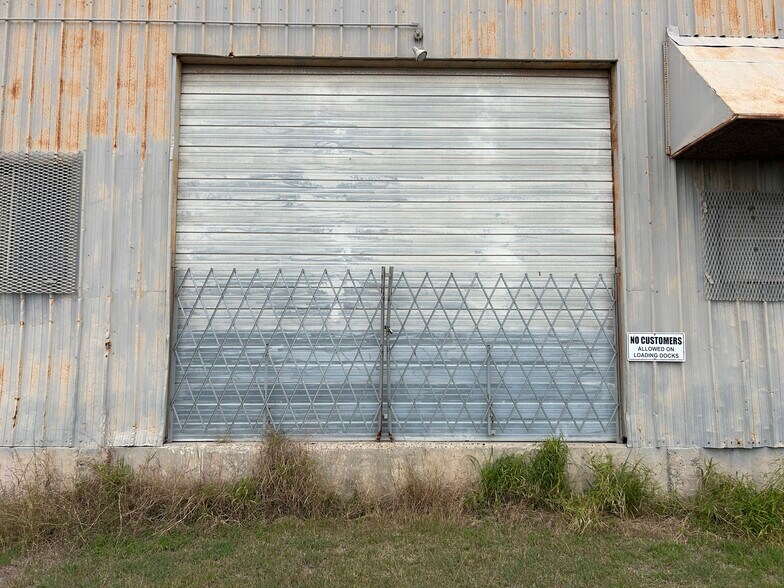 More Photos Of 5568 Ayers St, Corpus Christi Industrial For Sale