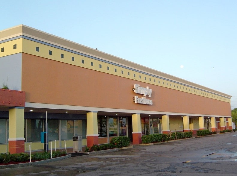 More Photos Of 4500-4698 NW 183rd St, Miami Gardens Storefront For Lease