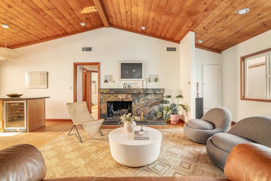 More Photos Of 16 Spinnaker St, Marina Del Rey Multifamily For Sale