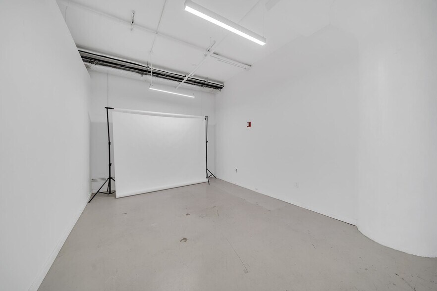 More Photos Of 545 W 45th St, New York Loft Creative Space For Lease