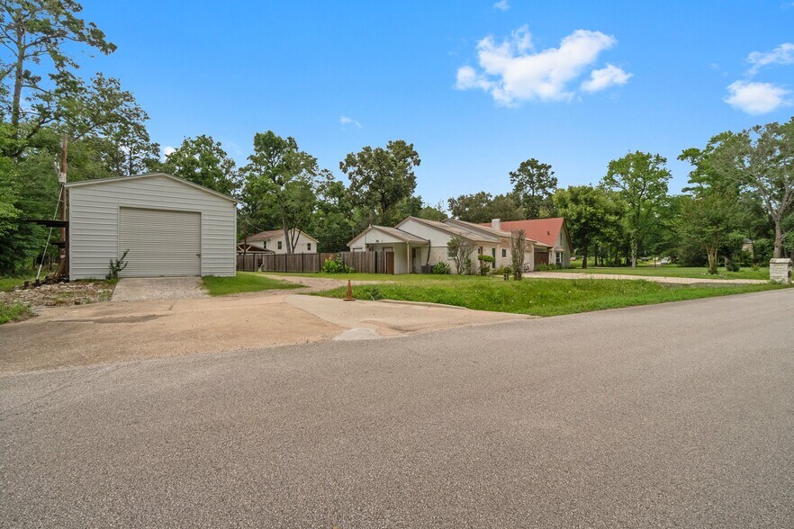 More Photos Of 2042 Teal Dr, Spring Dormitory For Sale