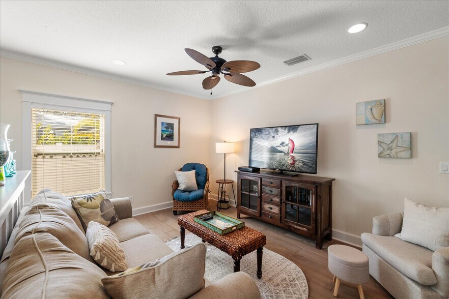 More Photos Of 413 Pine Ave, Anna Maria Flex For Sale