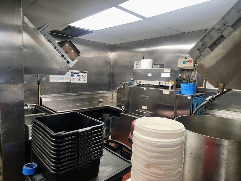 More Photos Of 8451 Ocean Gtwy, Easton Restaurant For Sale