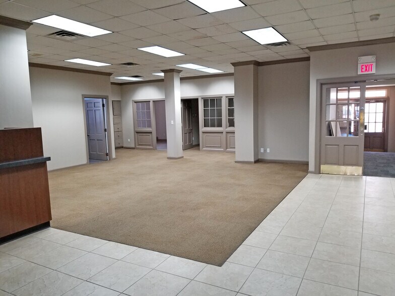 More Photos Of 49 Public Sq, Shelbyville Office For Sale