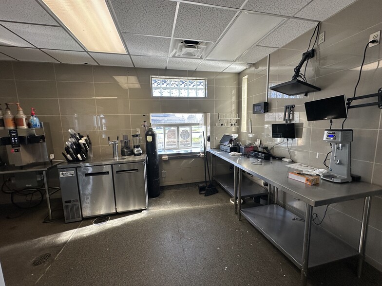 More Photos Of 133 Three Springs Rd, Bowling Green Restaurant For Lease