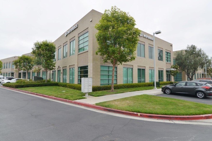 More Photos Of 8871 Research Dr, Irvine Loft Creative Space For Sale