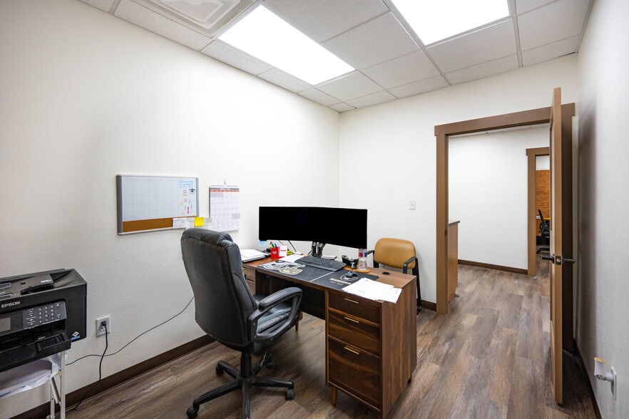 More Photos Of 1500 W Highway 6, Alvin Truck Terminal For Sale