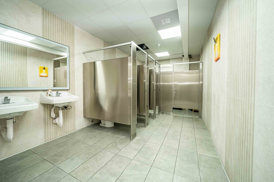 More Photos Of 2001 Saturn St, Monterey Park Light Distribution For Sale