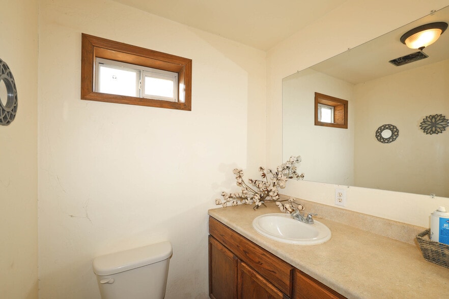 More Photos Of 3101 Givens Ave, Amarillo Warehouse For Sale