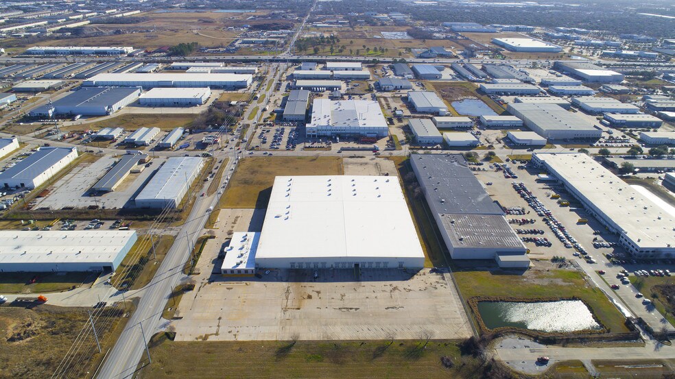 More Photos Of 5661 Brittmoore Rd, Houston Warehouse For Lease