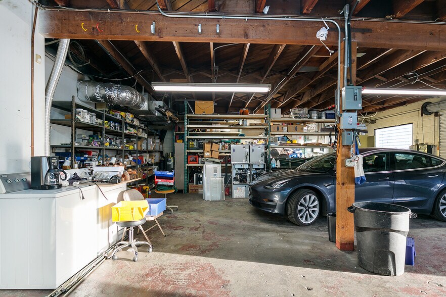 More Photos Of 1550 Victory Blvd, Glendale Office For Sale