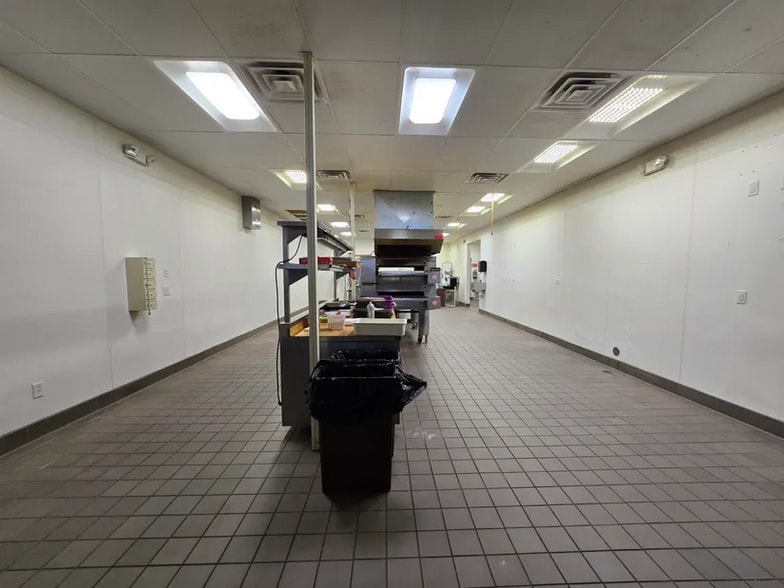 More Photos Of 1250 4th Ave NW, Minot Storefront For Lease