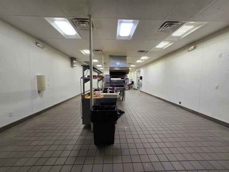 More Photos Of 1250 4th Ave NW, Minot Storefront For Sale