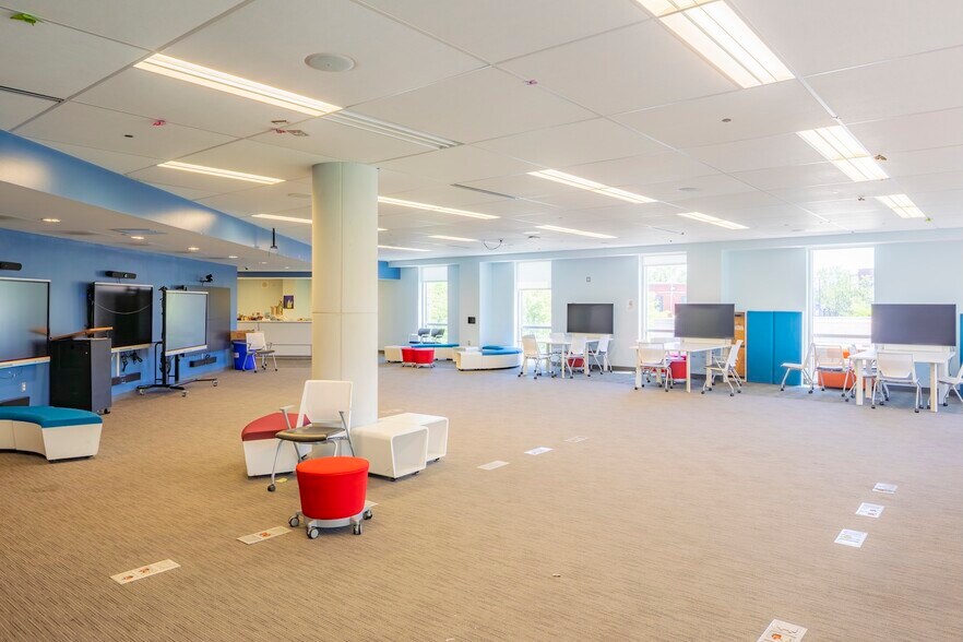 More Photos Of 2829 N Milwaukee Ave Ave, Chicago Schools For Sale