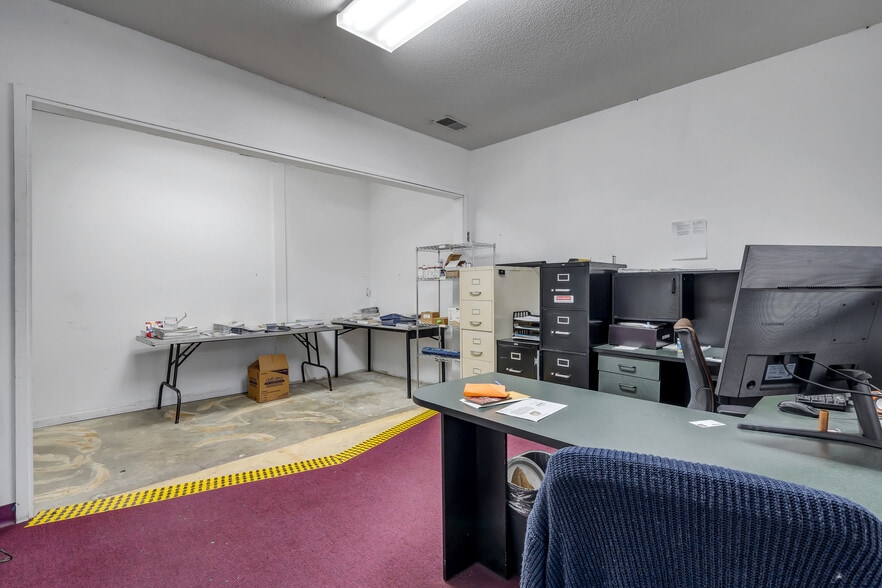 More Photos Of 1565 Kisker Rd, Saint Charles Office For Sale