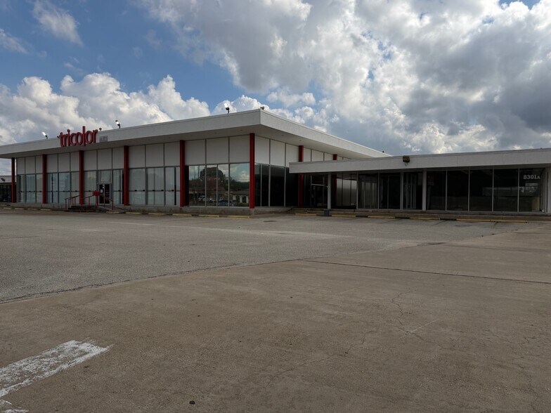 Primary Photo Of 8301 Beechnut St, Houston Freestanding For Lease