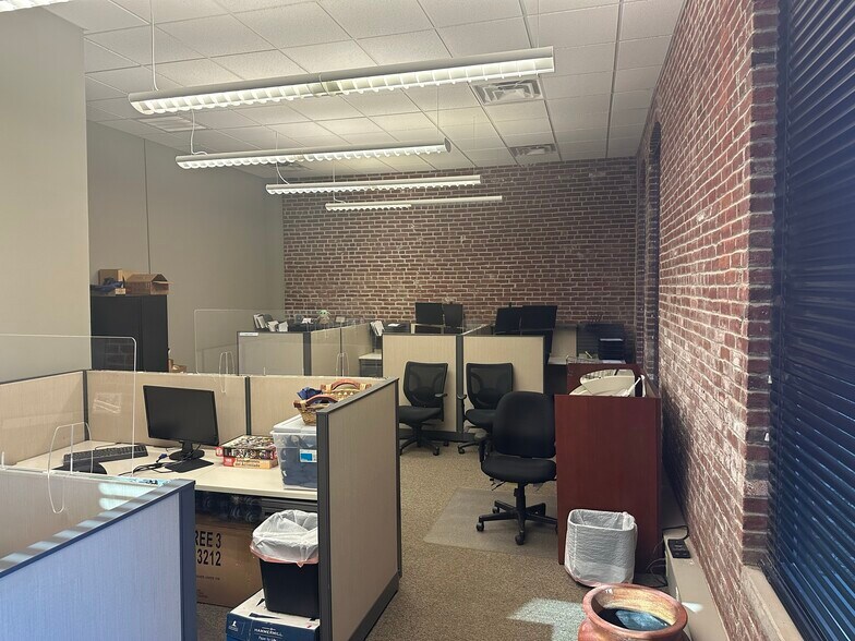 More Photos Of 290 Missouri Ave, Clarksville Office For Lease