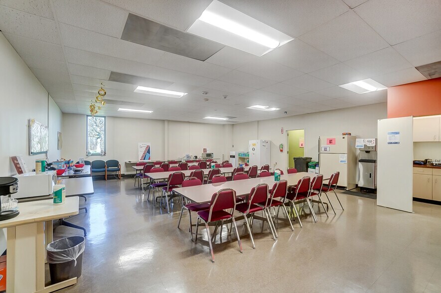 More Photos Of 2025 E 4th St, Lima Light Manufacturing For Sale