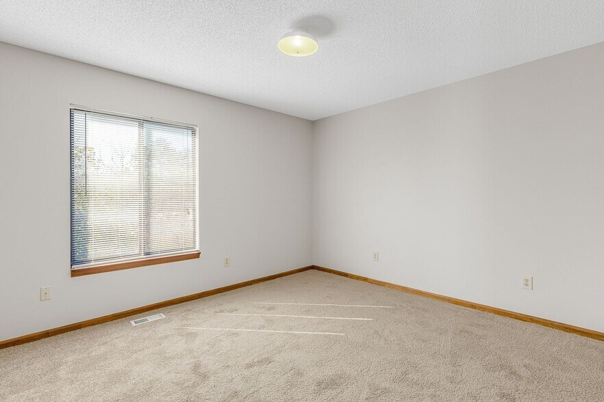 More Photos Of 1 Shagbark Ln, Seneca Apartments For Sale