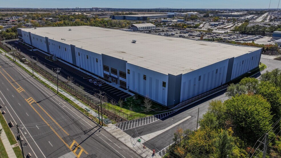 More Photos Of 3060 S 61st St, Philadelphia Distribution For Lease