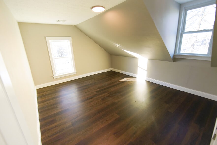 More Photos Of 5 Oak St, Middleborough Apartments For Sale