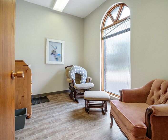 More Photos Of 327 10 St S, Lethbridge Religious Facility For Sale