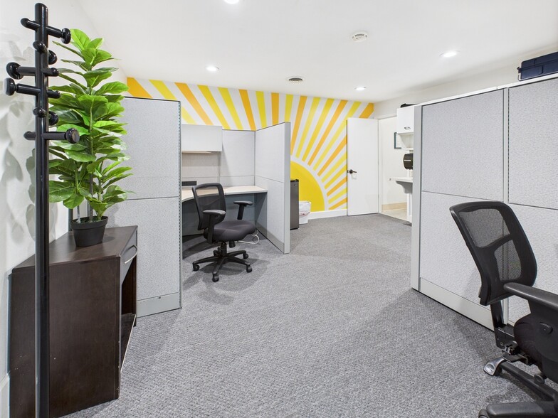 More Photos Of 118-120 NE 4th St, Mcminnville Office For Sale