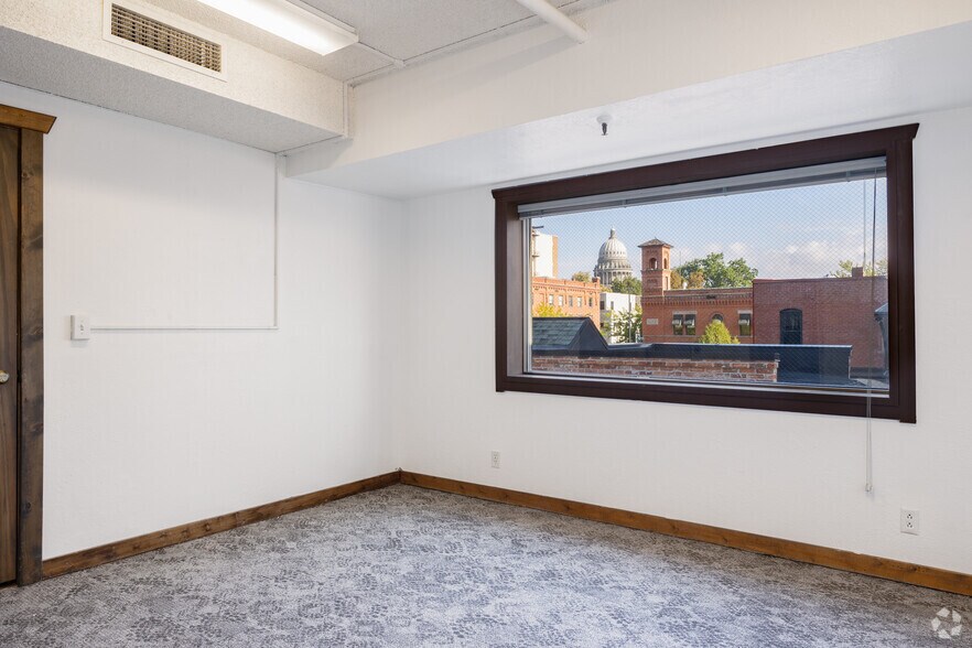 More Photos Of 106 Main St, Boise General Retail For Lease
