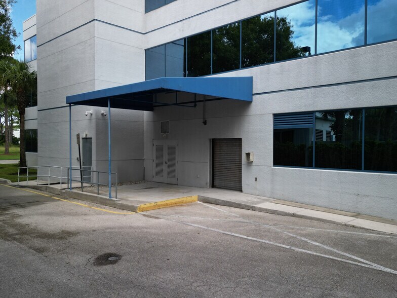 More Photos Of 360 Hiatt Dr, Palm Beach Gardens Office For Lease