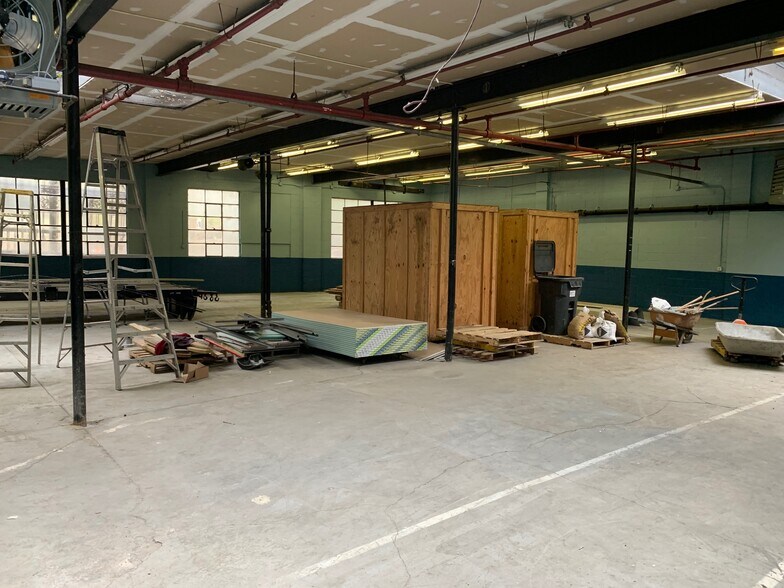 More Photos Of 210-211 Cottage St, Poughkeepsie Warehouse For Lease