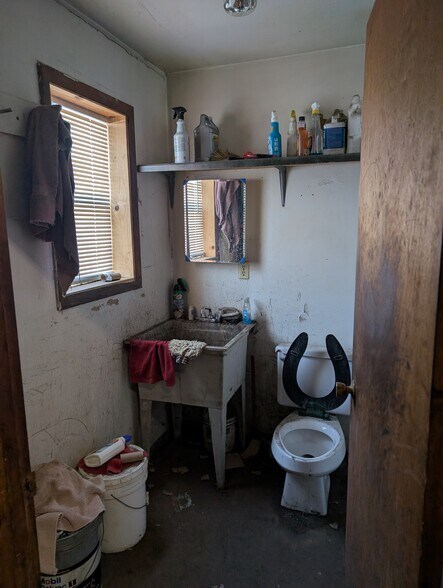 More Photos Of 1100 Weise St, Green Bay Auto Dealership For Sale